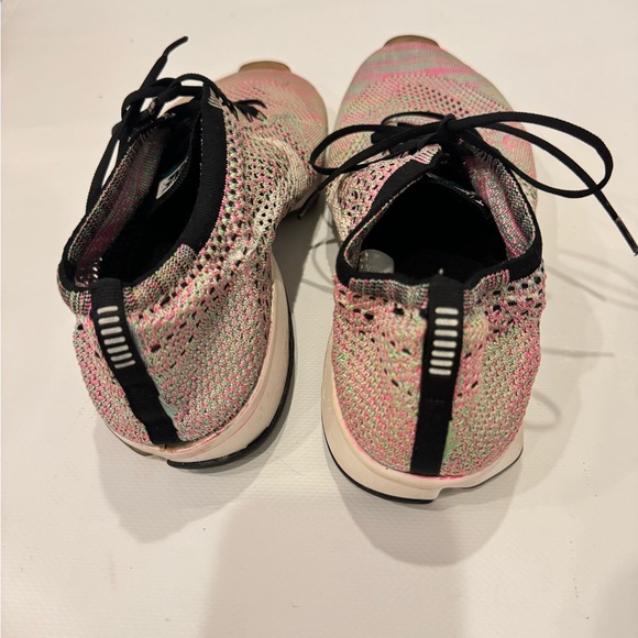 Women’s multi colored Nike tennis shoes, size 12, good condition - Picture 4 of 5